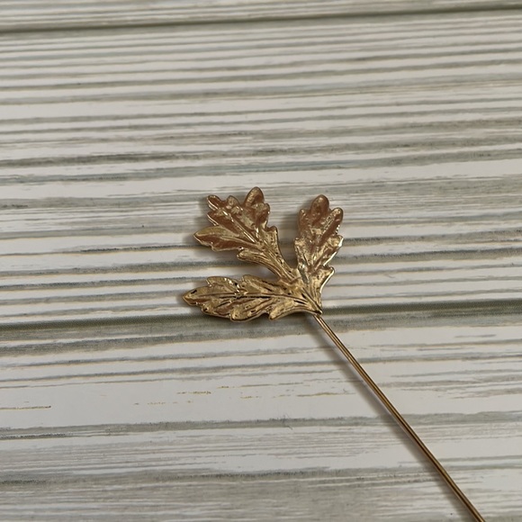 Men’s Suit Accessory | Leaf 🍁 lapel pin | Wedding Suit Pin - Picture 2 of 3